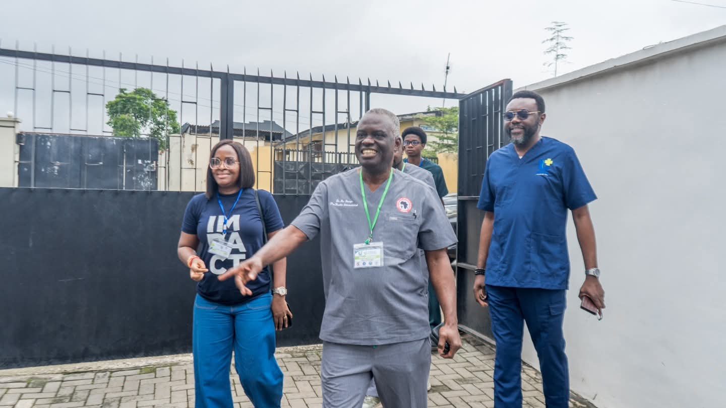 Pro-Health International and UBOMI team members arrive at the outreach venue in Ibadan.